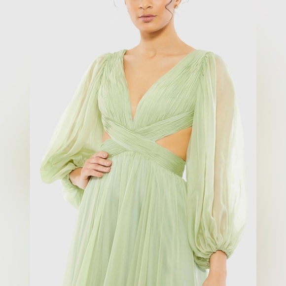 Mac Duggal 67948 NWT Green Pleated Cut Out Long Sleeve Lace Up Tiered Gown - Picture 4 of 11